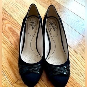 Life Stride black wedge pumps